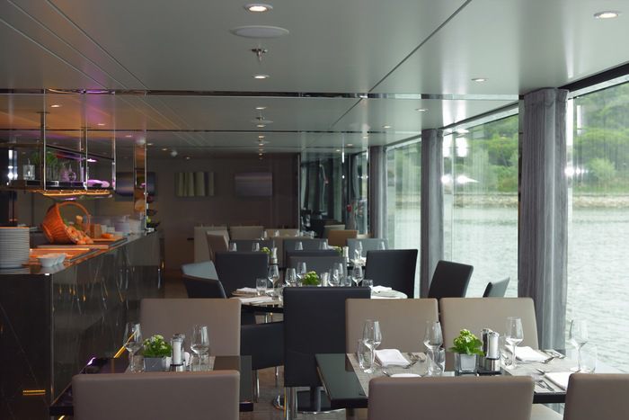 Restaurants, Bars & Cafés on Scenic Azure